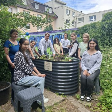 Der Schulgarten wird immer schöner